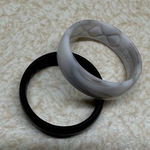 NWOT Women’s silicone rings, size 6.5 - black and grey/white marble